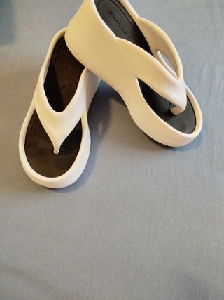 Chanclas con alza blancas. N39 40
