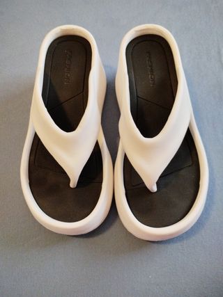 Chanclas con alza blancas. N39 40
