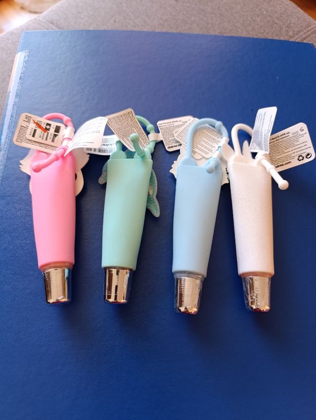 4 lip gloss Claire's