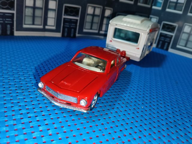 Joal ISO si è rivolto a una coppia.