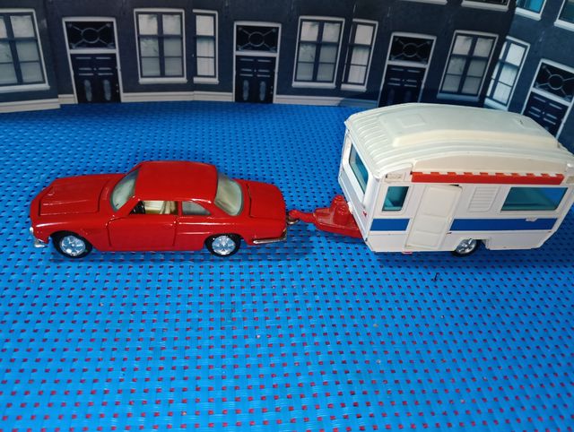 Joal ISO si è rivolto a una coppia.