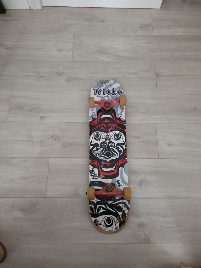 Skate marca Tricks