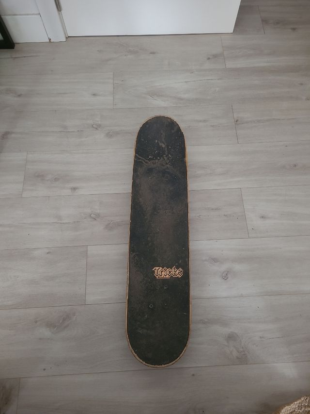 Skate marca Tricks