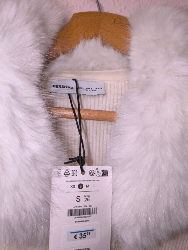 Chaqueta con cuello de pelo de Bershka