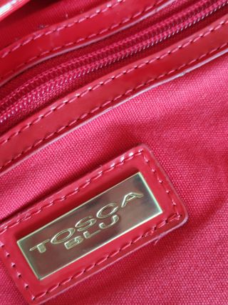 Borsa grande, a spalla, con cuori vernice