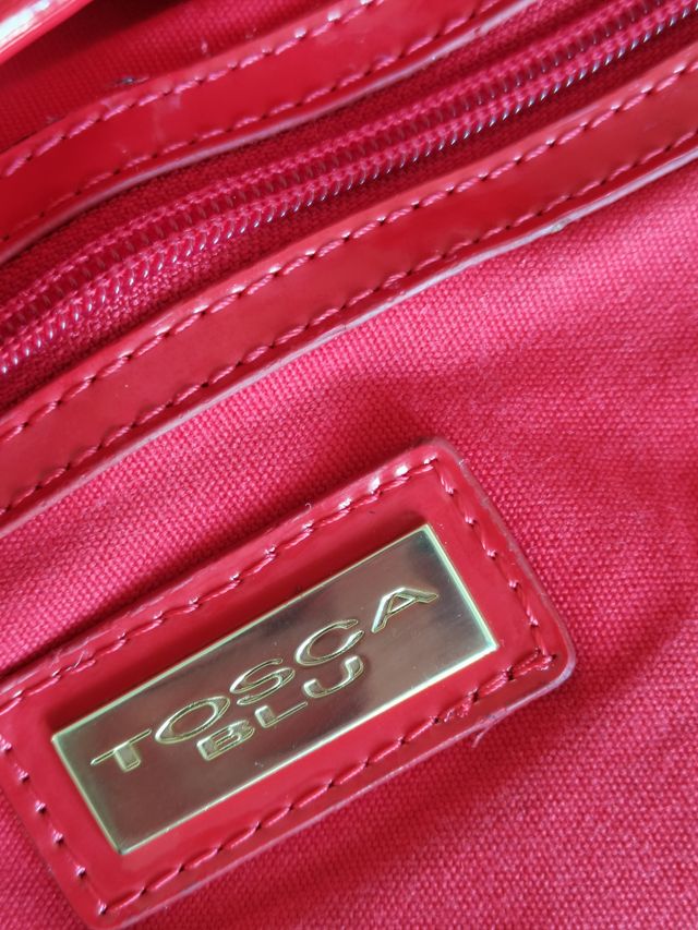 Borsa grande, a spalla, con cuori vernice