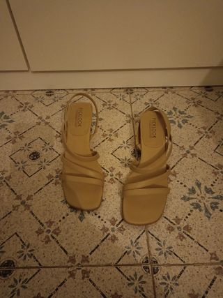 Sandalias n 38 un solo uso