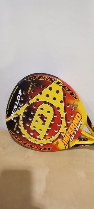 Raqueta padel roja y amarilla