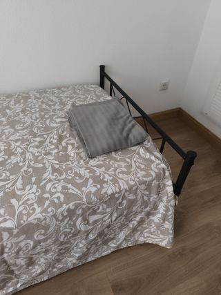 Cama y colchón 