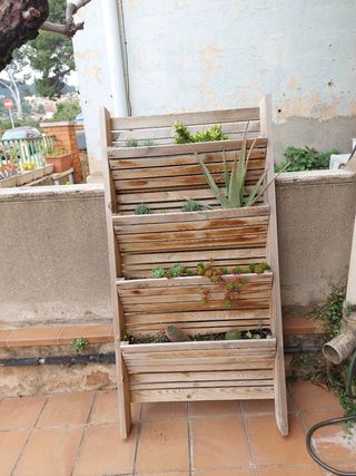 Jardinera vertical en perfecto estado