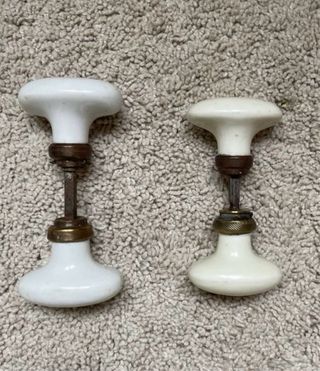 Manillas de porcelana antiguas