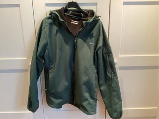 Cortavientos  Marca Mountain Pro. Talla XXL