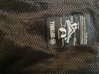 Cortavientos  Marca Mountain Pro. Talla XXL