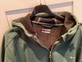 Cortavientos  Marca Mountain Pro. Talla XXL