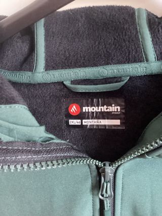 Cortavientos  Marca Mountain Pro. Talla XXL