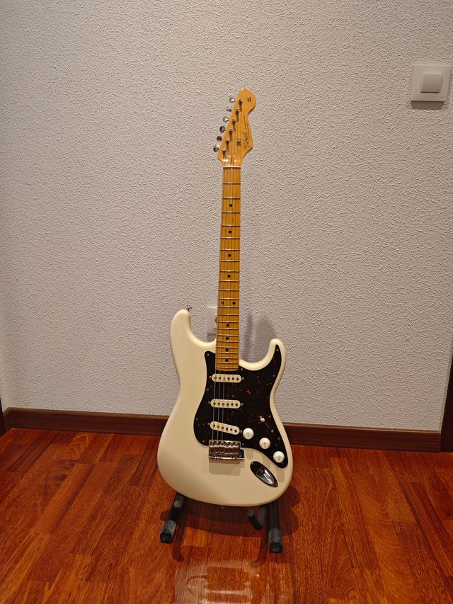 Tokai TST60 Stratocaster Goldstar Sound White 80's