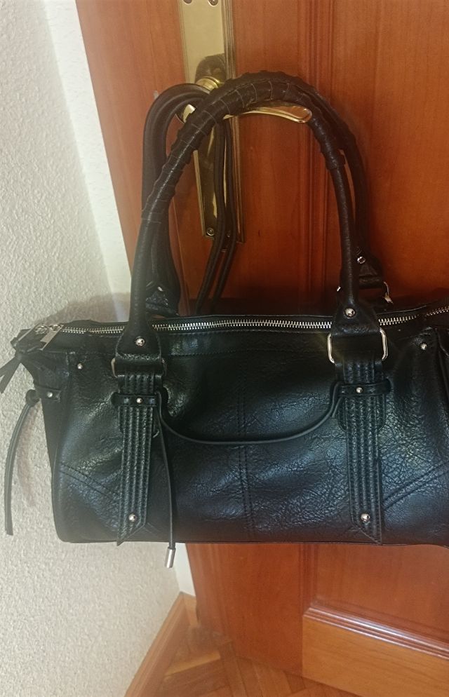 Bolso grande bowling con detalles metalizados