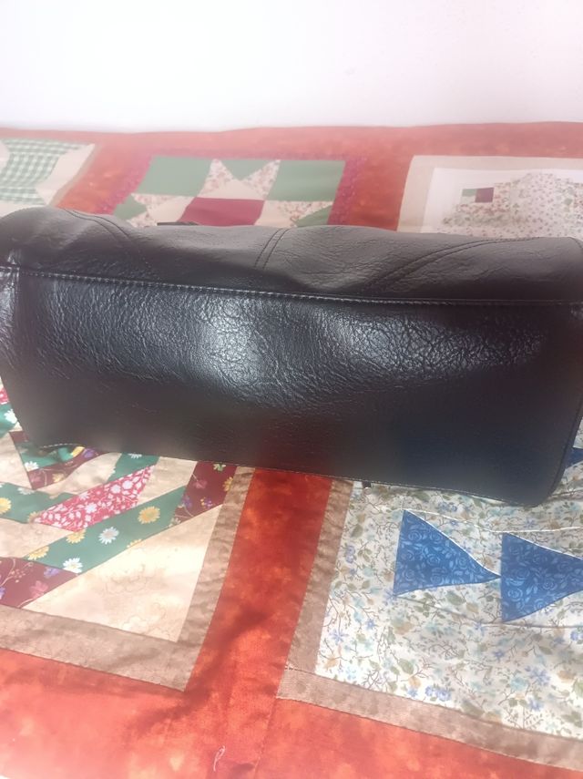 Bolso grande bowling con detalles metalizados