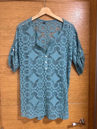 Blusa de encaje. Talla L
