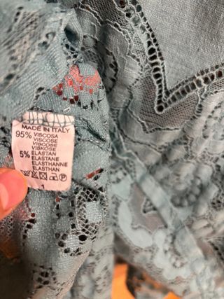 Blusa de encaje. Talla L