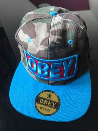 Gorra obey y otra de regalo
