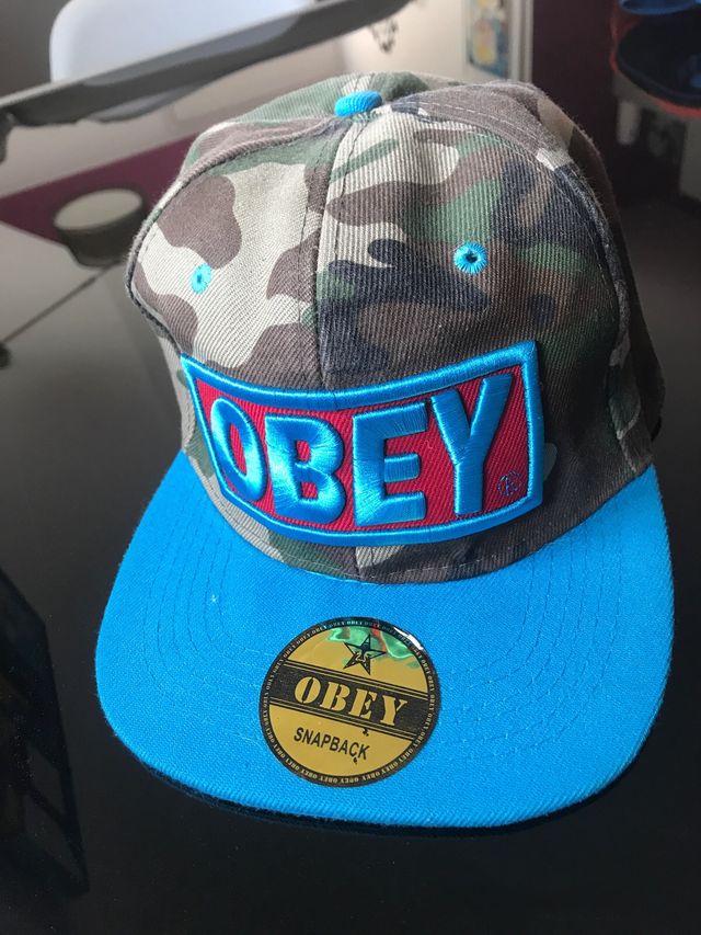 Gorra obey y otra de regalo
