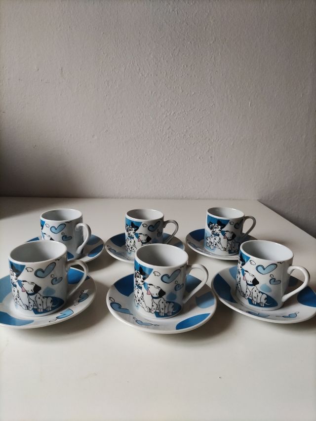 Tazas de café cortado de dalamatas