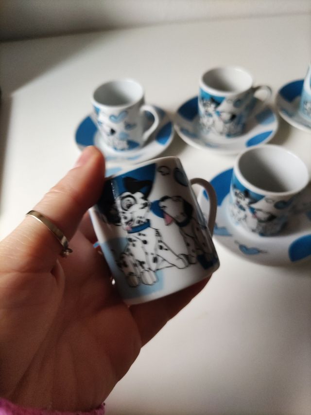 Tazas de café cortado de dalamatas
