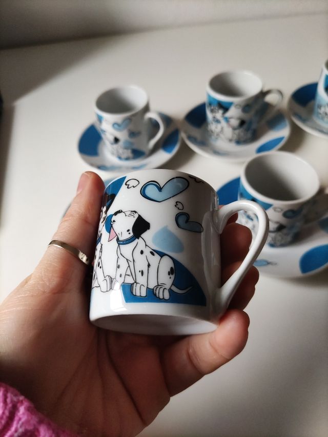 Tazas de café cortado de dalamatas