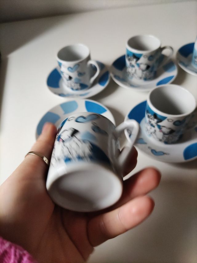 Tazas de café cortado de dalamatas