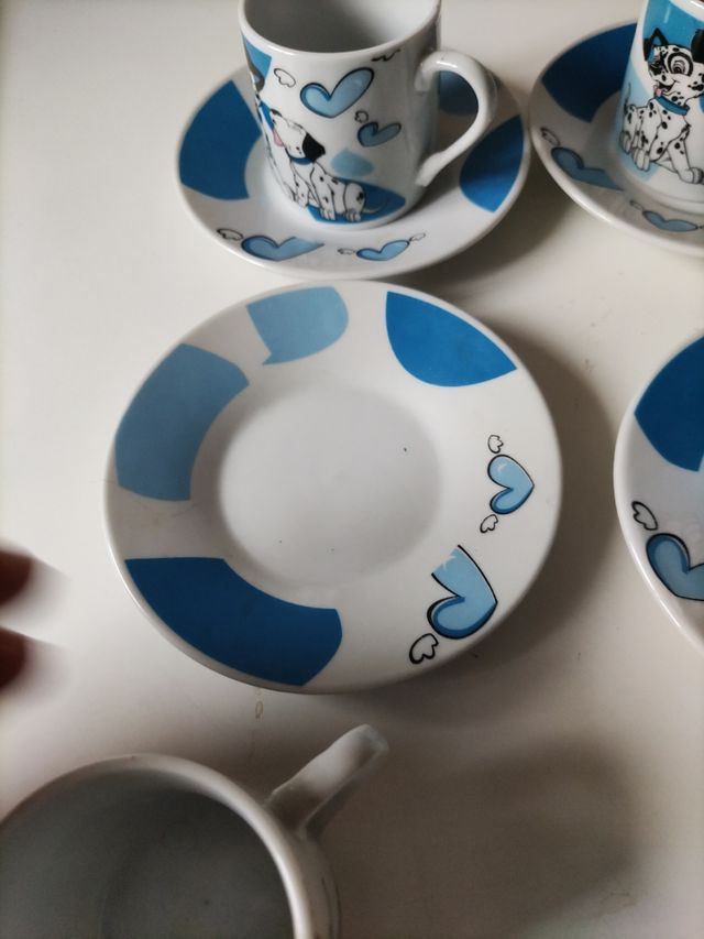 Tazas de café cortado de dalamatas