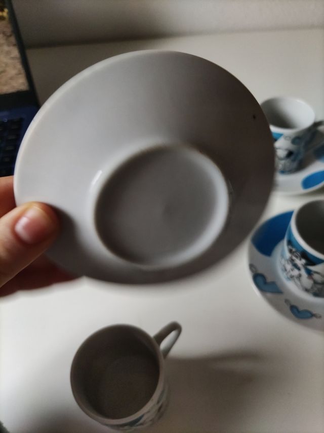 Tazas de café cortado de dalamatas