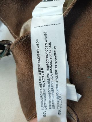 Bolso de cuero marrón.