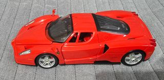 Modellino Enzo Ferrari scala 1:24 - burago