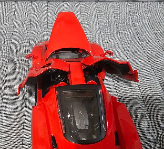 Modellino Enzo Ferrari scala 1:24 - burago