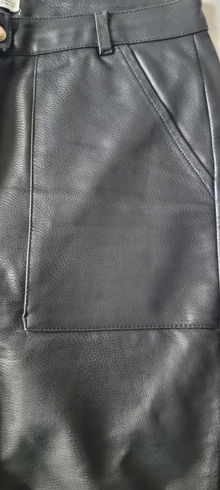 Pantalón efecto piel mujer