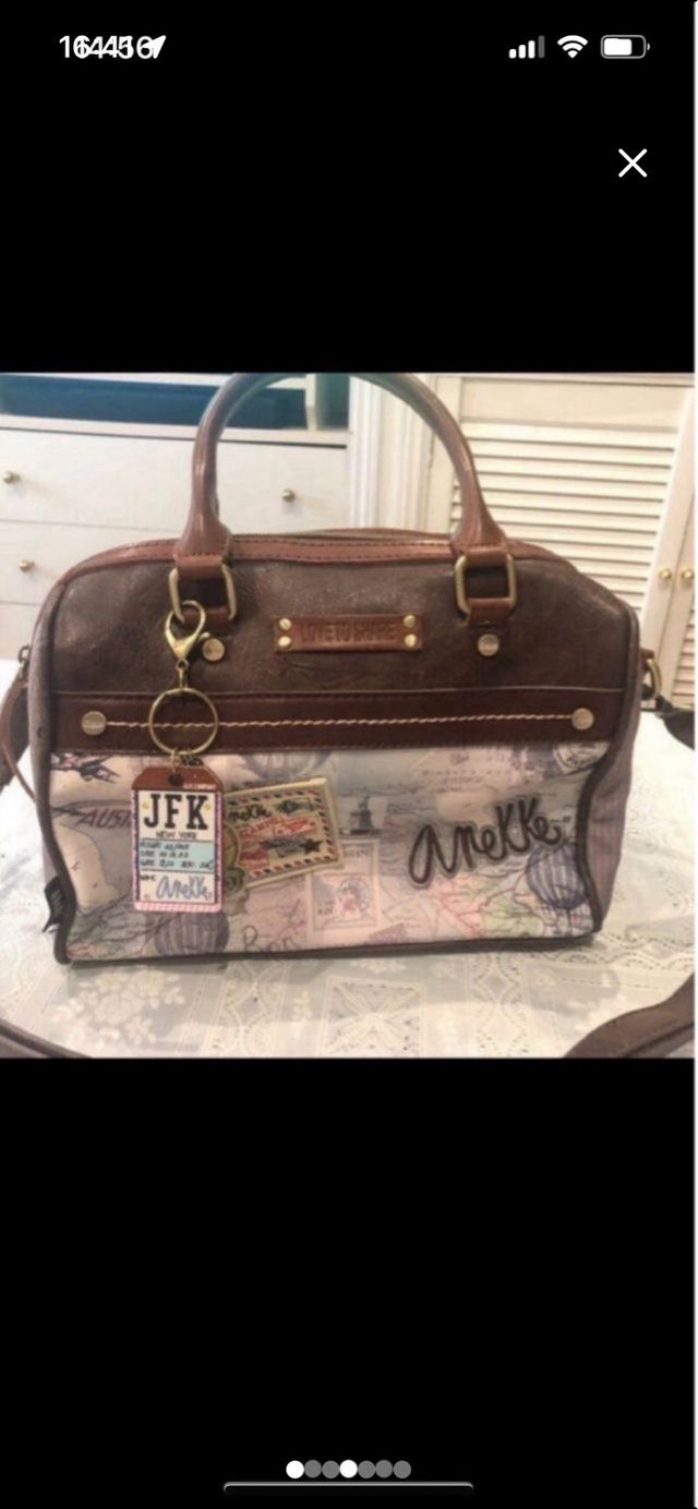 Bolso Anekke  y bolsa para guardarlo