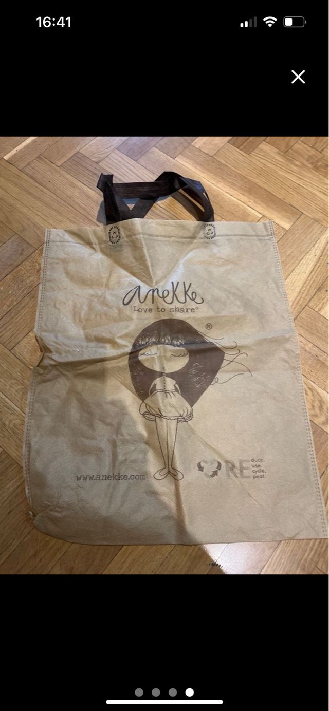 Bolso Anekke  y bolsa para guardarlo