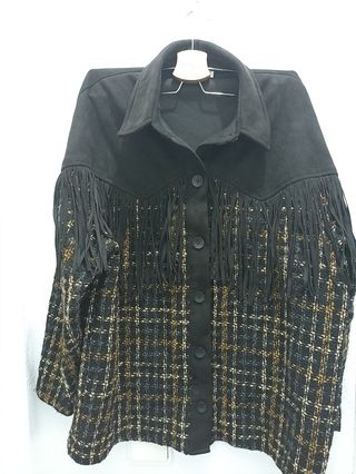 Chaqueta flecos negra y amarilla