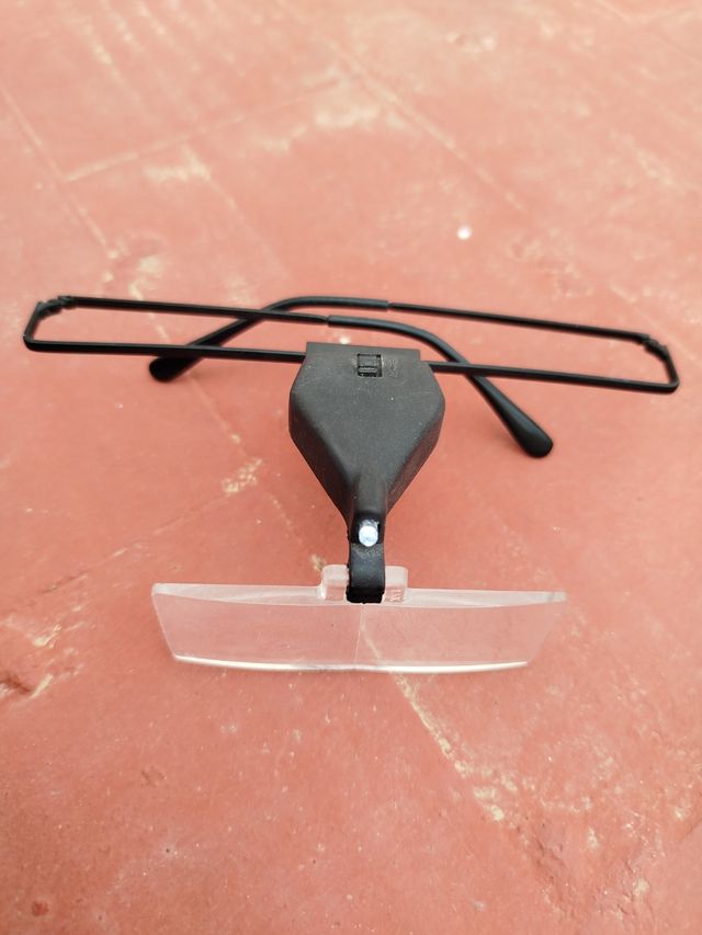 Gafas lupa con luz