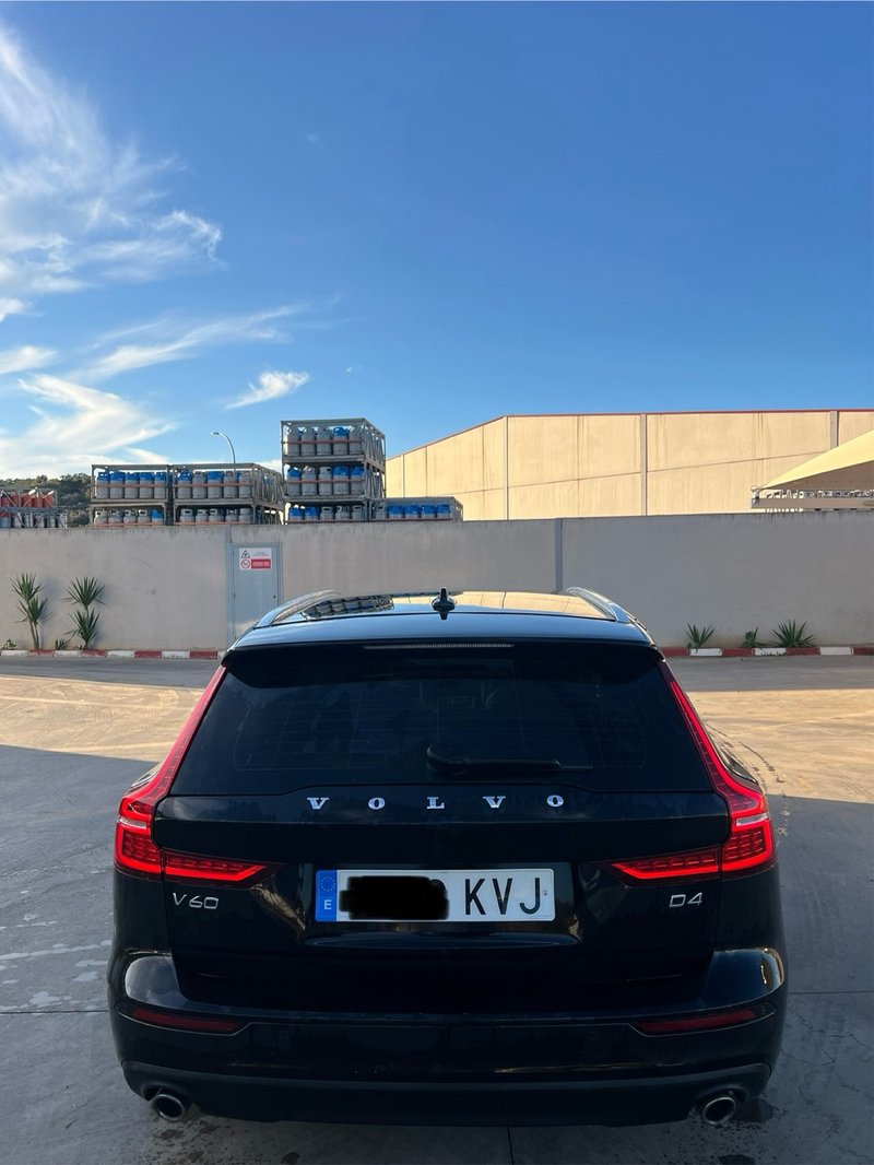 Volvo V60 D4 2019 - foto 1