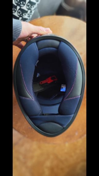 Casco de moto infantil.