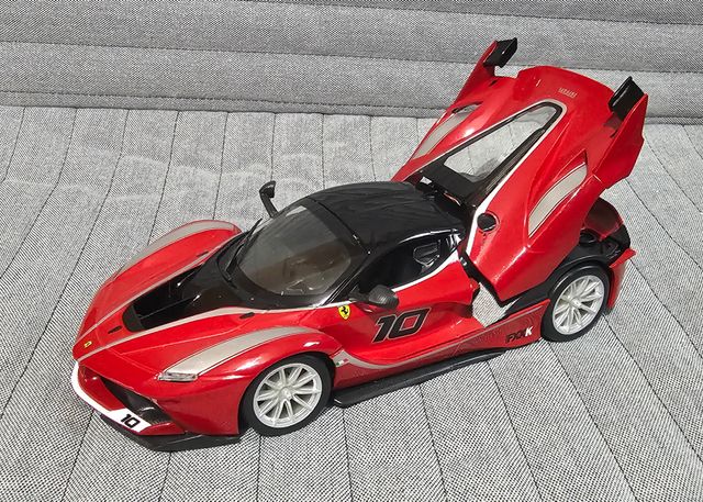 modellino Ferrari FXX-K scala 1/24 - Burago