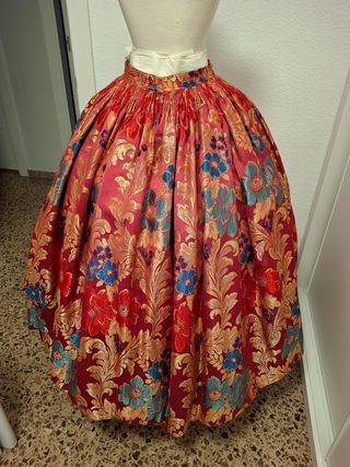 Falda Fallera con zapatos
