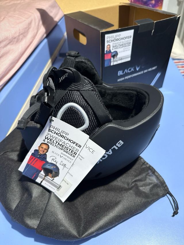 Casco da scii di marca mai usato