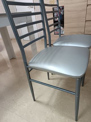 Masa y 2 sillas