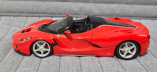 modellino La Ferrari aperta - scala 1:24 Burago