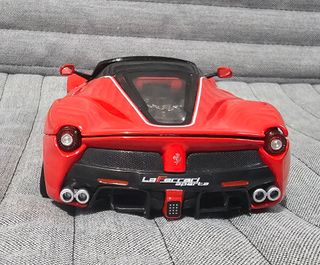 modellino La Ferrari aperta - scala 1:24 Burago