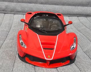 modellino La Ferrari aperta - scala 1:24 Burago