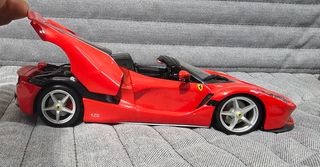 modellino La Ferrari aperta - scala 1:24 Burago
